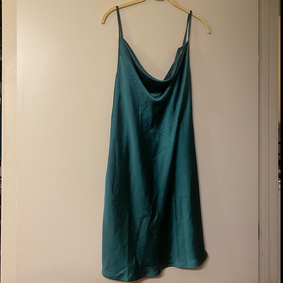 Motel Rocks Paiva Dress in Satin Forest Green - Picture 4 of 6